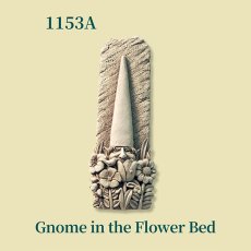 Gnome in the Flower Bed_1153A商品イメージ04